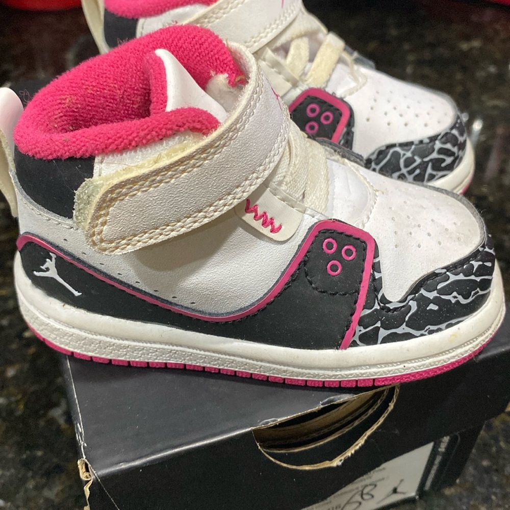 Girls 4C Pink Jordan Shoes